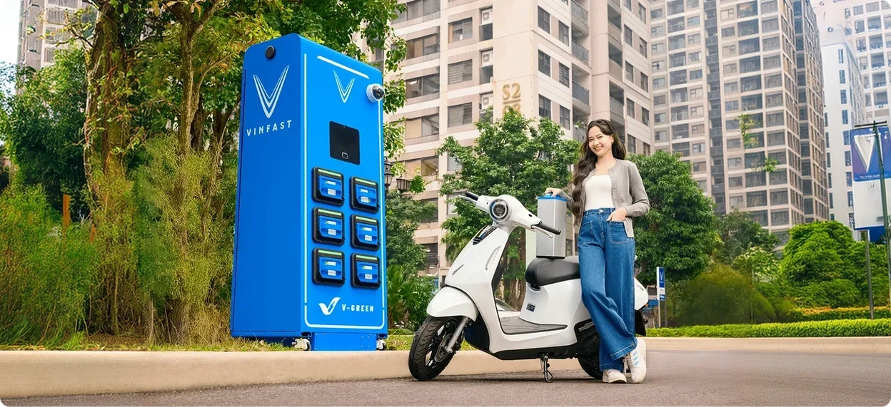 Trạm đổi pin và xe máy điện VinFast trong khu đô thị